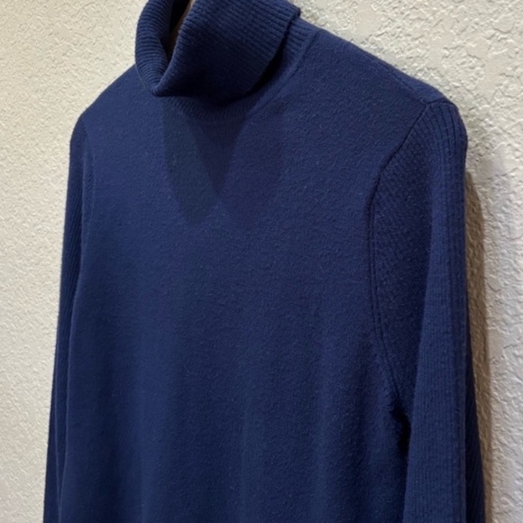 L'AGENCE Deep Blue Turtleneck size small - Picture 6 of 6